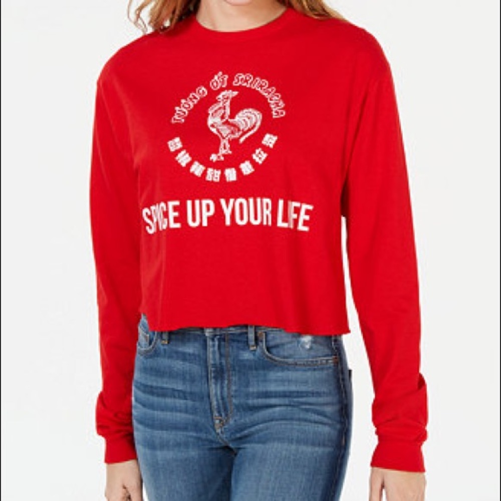 Siracha cropped graphic shirt.
